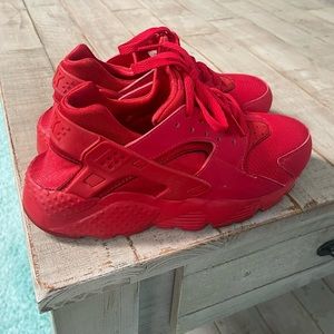 Size 5.5Youth
Nike Red Huarache Run
Big Kids' Shoes 
No box